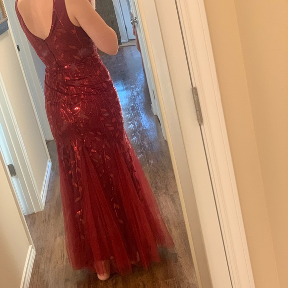 Fishtail sequin and embroidered evening dress - Picture 3 of 3